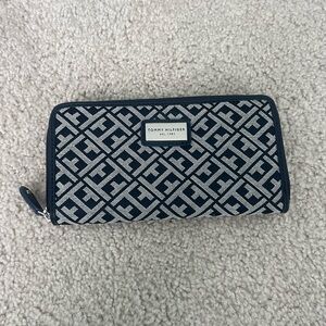 Tommy Hilfiger Blue and Gray Patterned Wallet